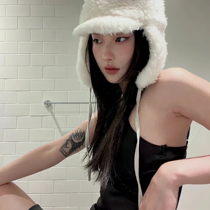 隔楼女孩：我们之间的层距